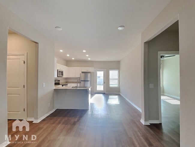 Photo - 421 Citation St