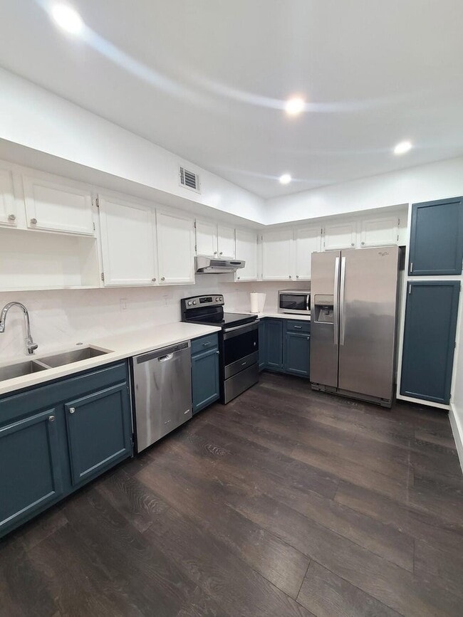 Building Photo - 3190 Leewood Ter Unit L203