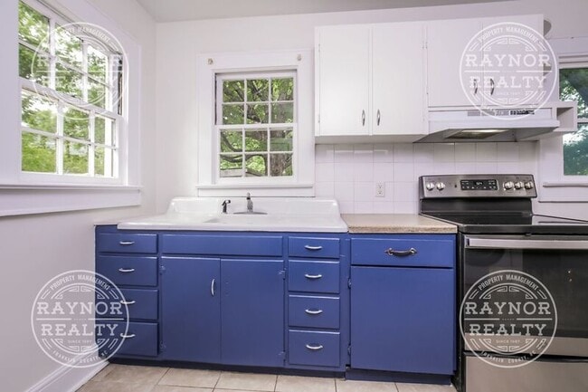 Photo - 206 Layton St