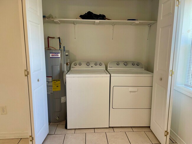 Photo - 102 Short St