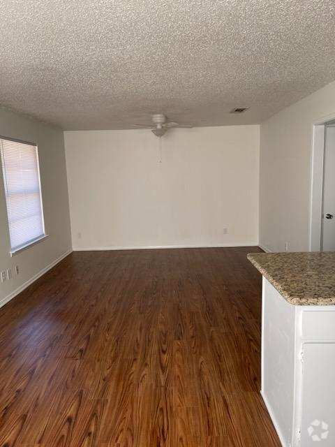 Building Photo - AVAILABLE NOW. PET-FRIENDLY FRONT-END 4-PL... Rental