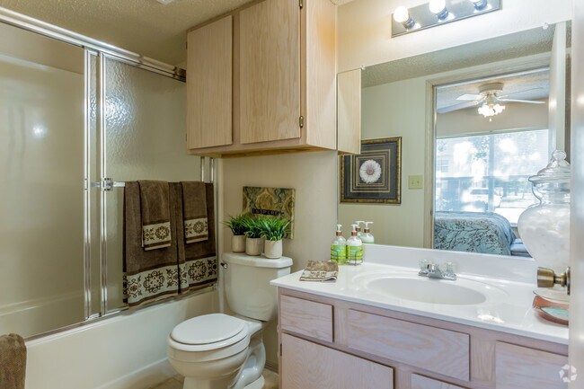 2BR, 2BA - 987 SF - First Bathroom