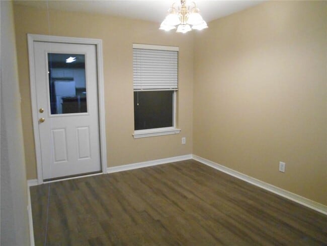 Photo - 22854 Mobile St