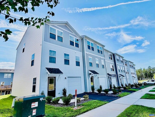 83 Laurin St