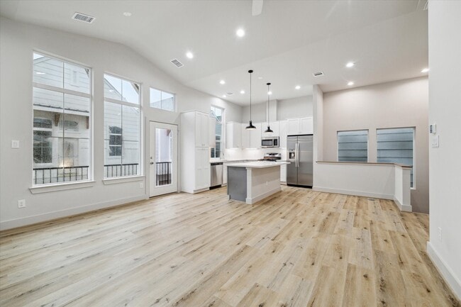 Photo - 5233 Hillman St