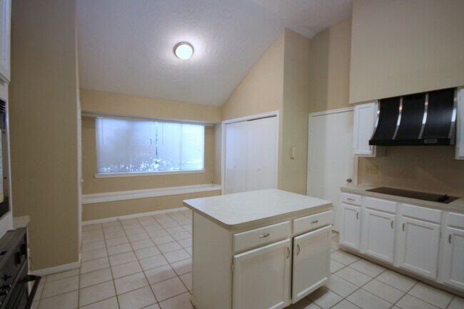 Photo - 15863 Meadow Village Dr