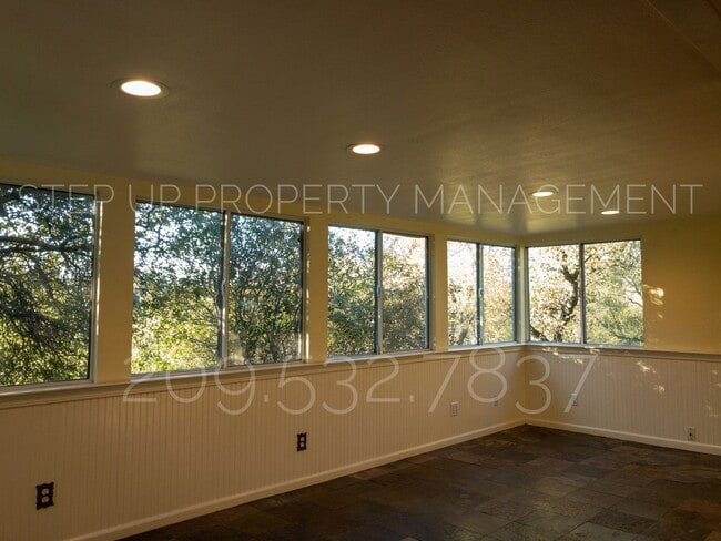 Photo - Outstanding 3 Bed 2 Bath near Downtown Son...