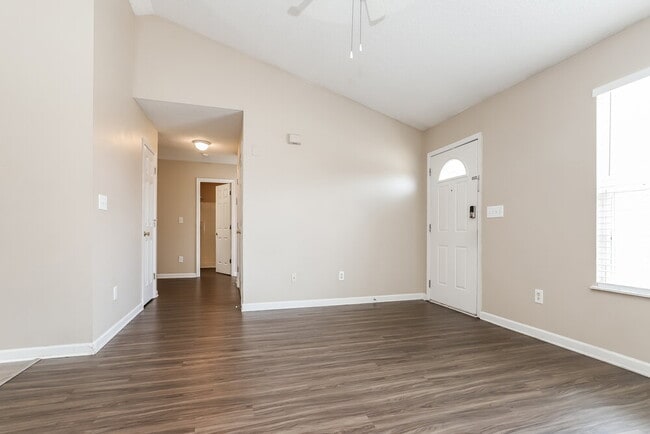 Photo - 330 W Holt St