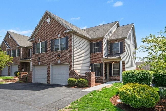 Building Photo - 5050 Mendenhall Dr.