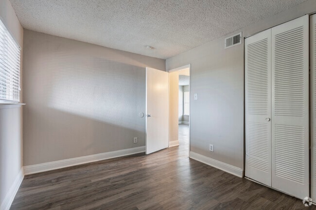 3BR,2BA - 1050SF D2-1 - Bedroom