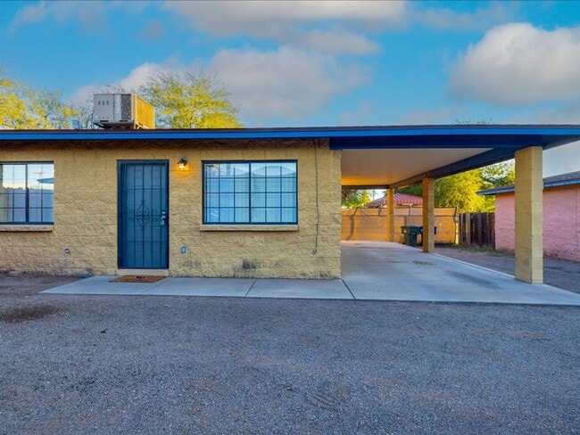 Photo - 3 Bedroom 2 Bathroom Near UofA!