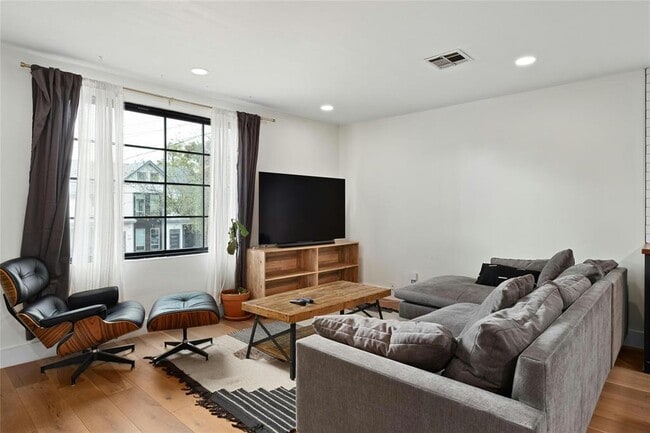 Photo - 2804 Crest Ave