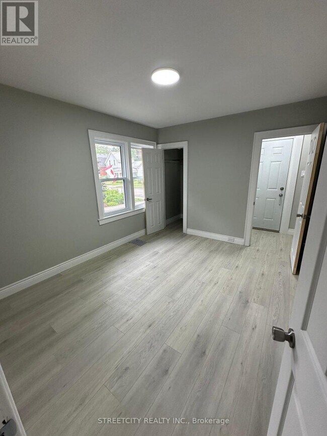 Photo - 437 Charlotte St