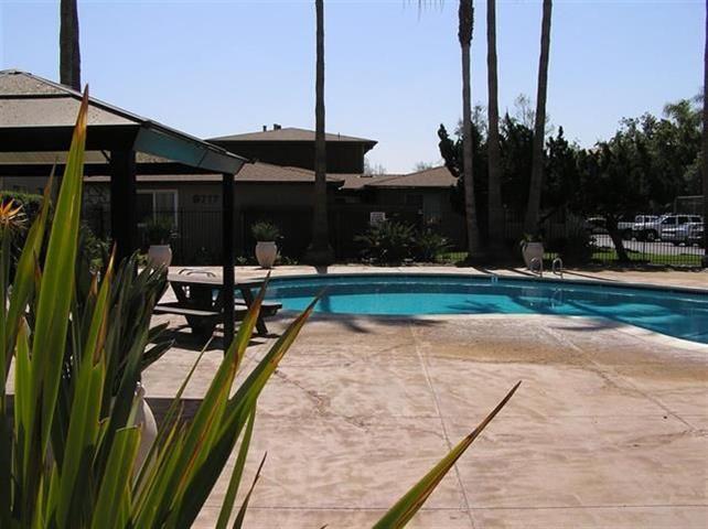 Building Photo - Great Upstairs 2BD/1BA Condo, Community Po...