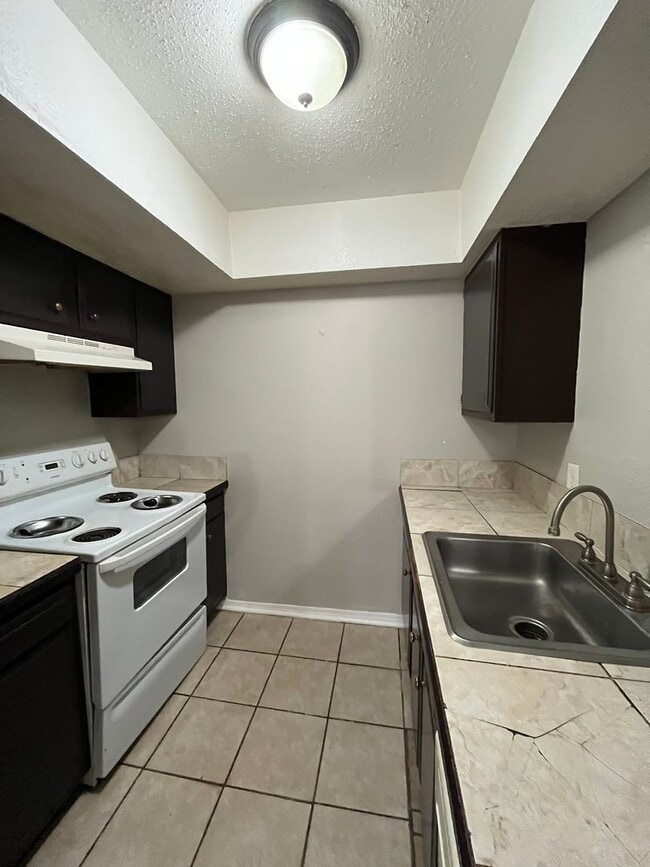 Photo - 1 Bed 1 Bath Downstairs Unit Unidad 3742