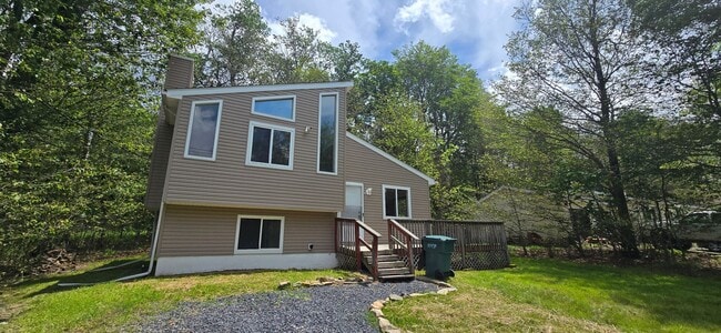 Building Photo - 3 Bedroom 1 Bath Contemporary in Amenity F... Rental