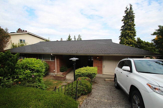 Photo - CHARMING 3 BED, 2 BATH 1850 SF SEATTLE HOME W EASY COMMUTE!