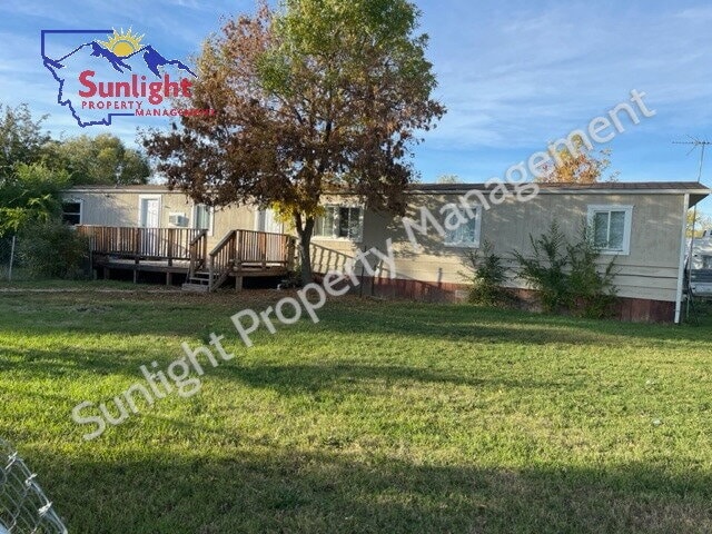 Building Photo - 3 Bed 2 Bath - Updated!
