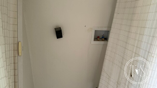 Photo - RATE DROP ALERT (was $1600/month)!