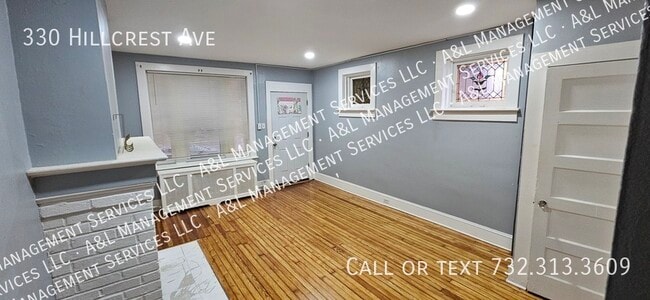 Photo - 330 Hillcrest Ave