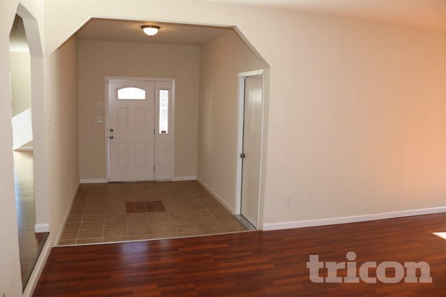 Photo - 2607 Orchid St