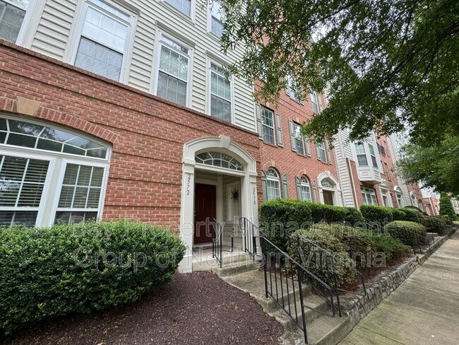 Photo - 2570 Eastbourne Dr Townhome