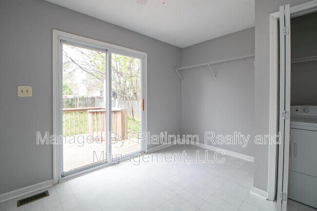 Photo - 544 Jacquie Dr