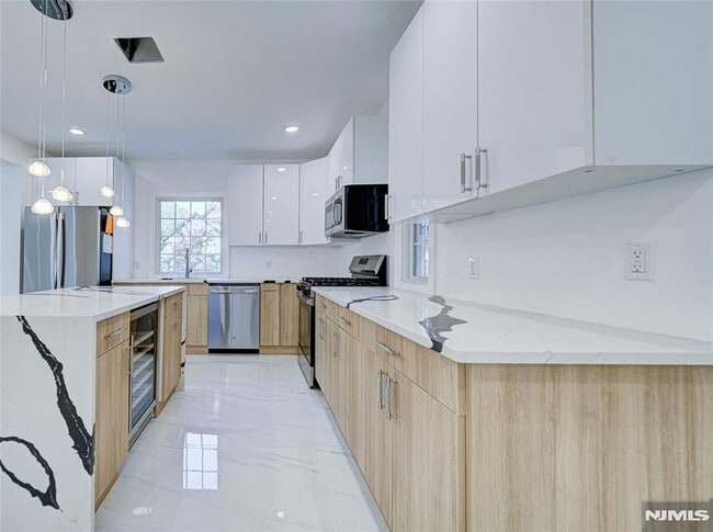 217 Heywood Ave
