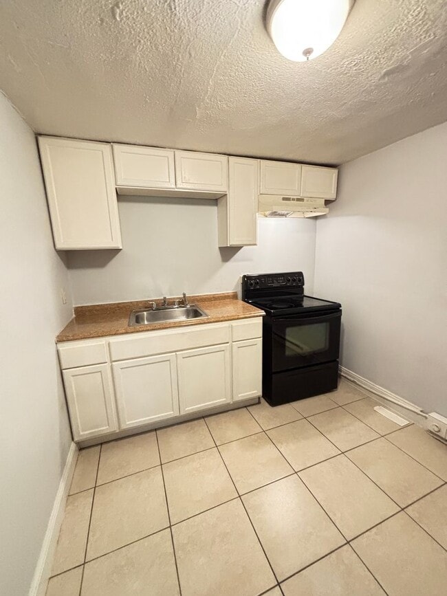 Photo - 384 Tilghman St Unidad 8