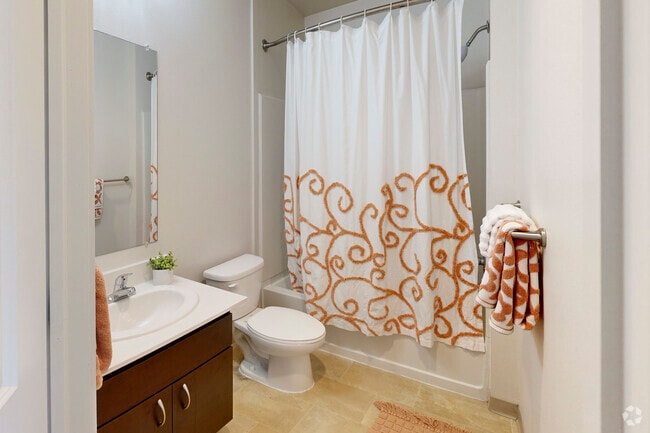 3 habitaciones, 3 baños - 1195 pies cuadrados - Baño 2