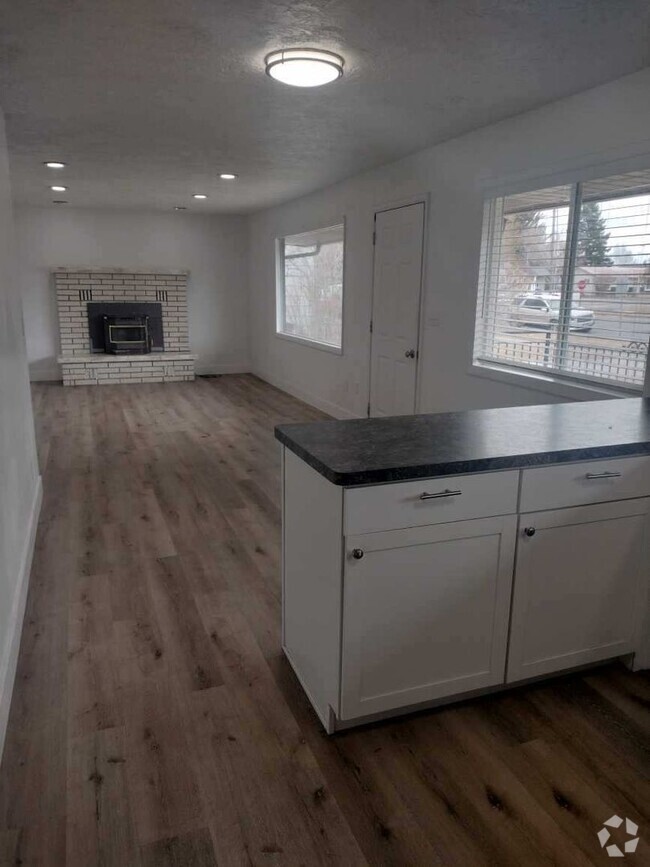 Building Photo - S165ETE Unit 165 Rental