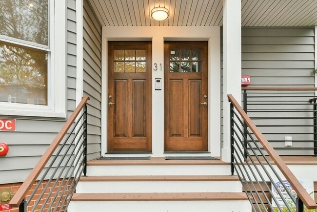 Building Photo - 31 Magnolia Ave Unit 3