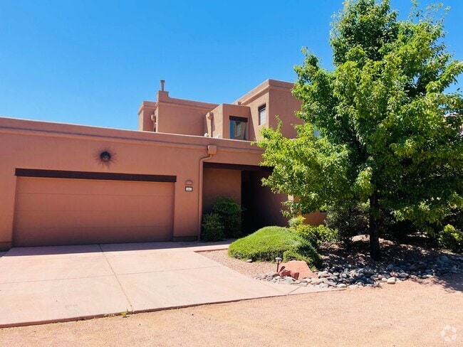 Building Photo - West Sedona Townhome