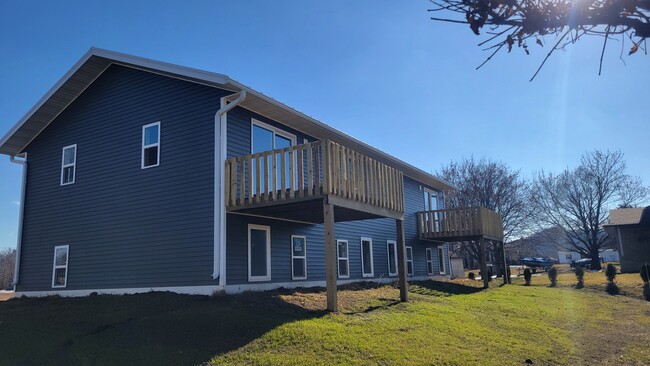 Photo - 109 N Oak St