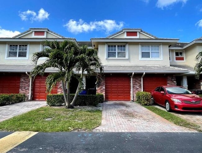 Building Photo - Lovely Townhome in Gate Community!