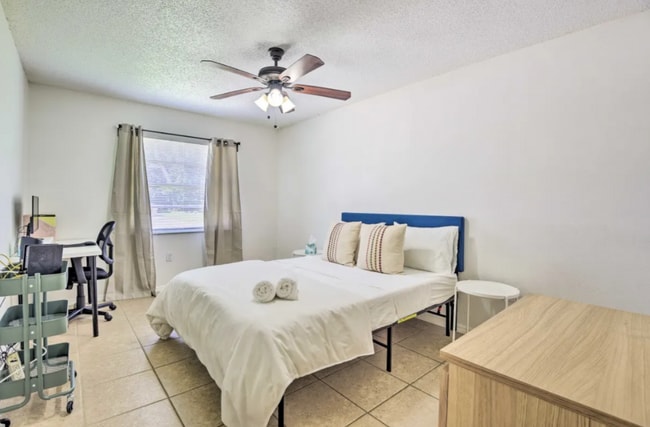 Photo - 416 40th St E