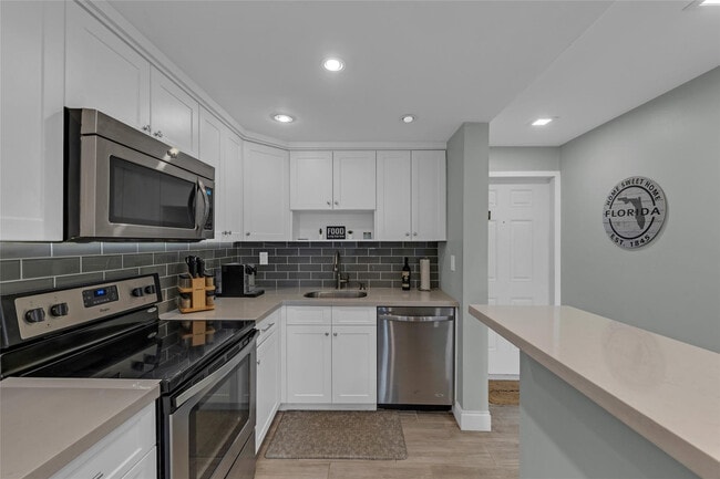 Photo - 611 NE 14th Ave Unit 306