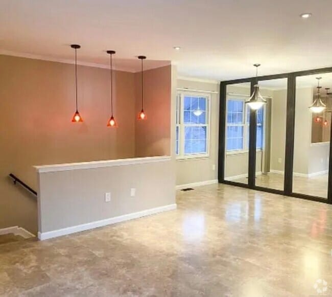 Building Photo - 15877 Cambridge Dr Rental