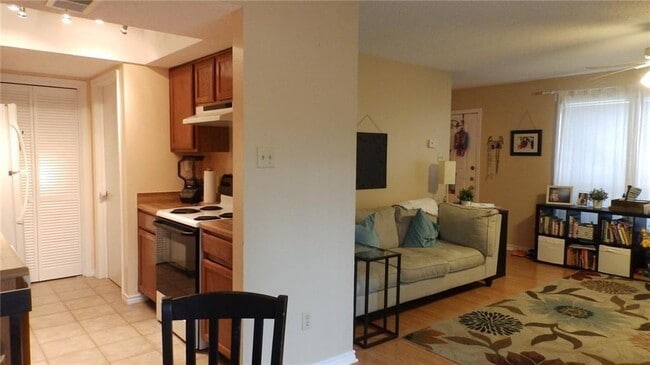 Photo - 8500 Lyndon Ln