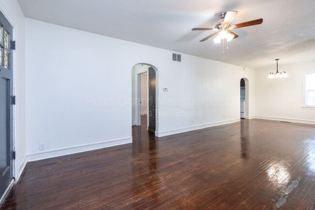 Photo - 102 W Zimmerly St