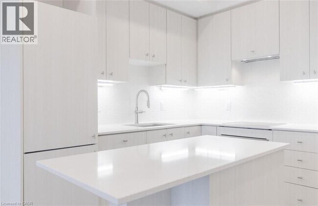 Photo - 5 Wellington St S Unit 1611