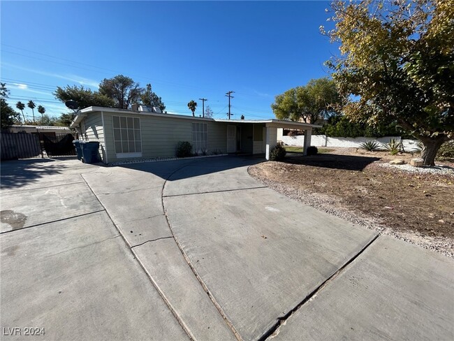 Photo - 1937 Capistrano Ave Casa