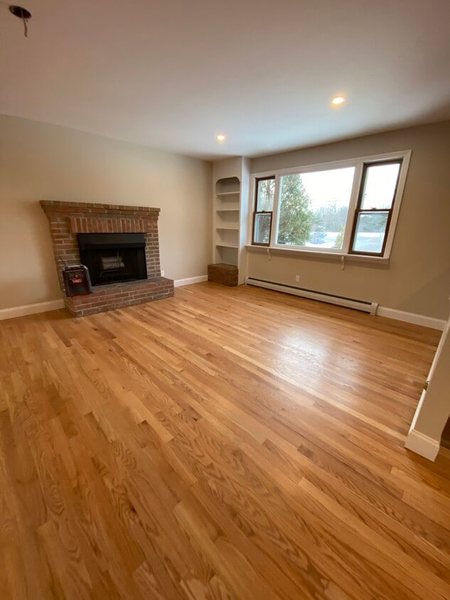 Photo - 16 Meadow Dr (Colchester, VT)
