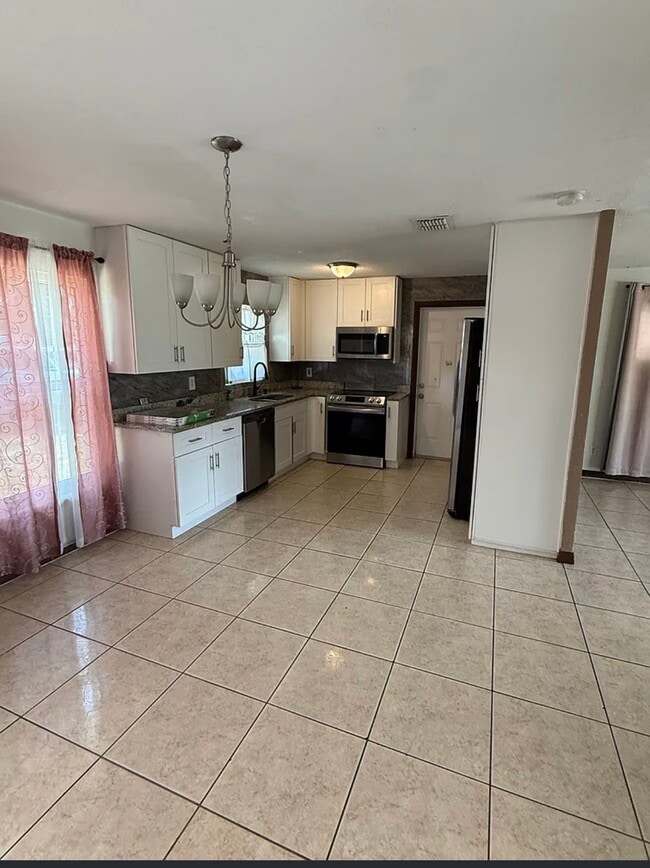 Cocina - 120 N Edgemon Ave