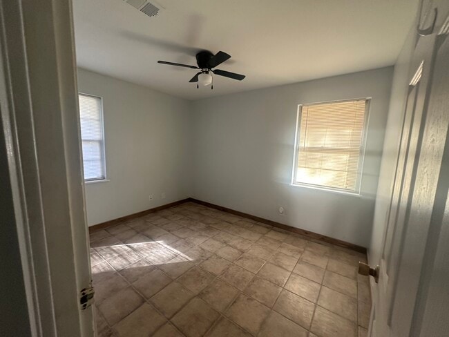 Photo - 202 Gross St