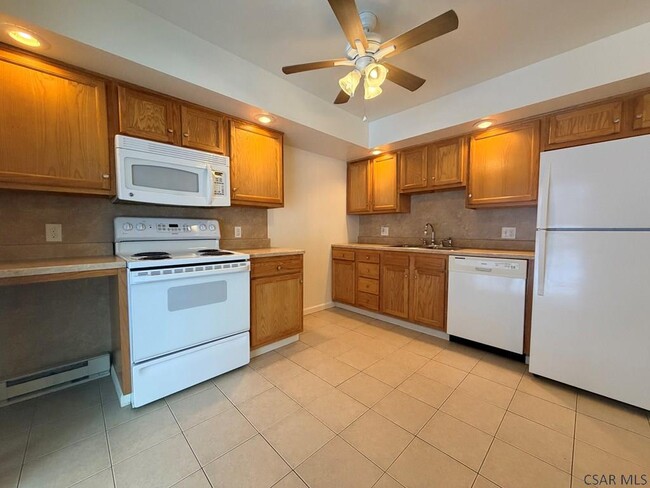 Photo - 1915 Young St