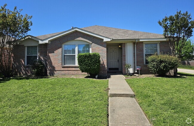 Building Photo - Single story 3 bedroom, 2 bathroom house- ...