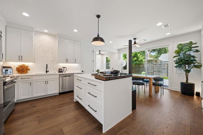 Photo - 2609 Willow St