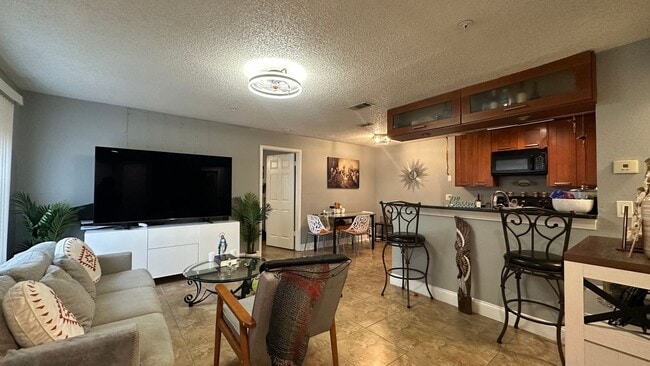 Photo - 974 Leeward Pl