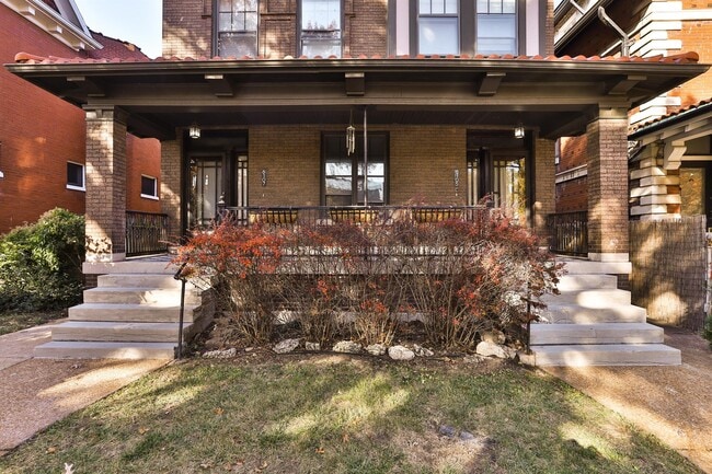 Photo - 6105-6107 Waterman Blvd Unit 6107